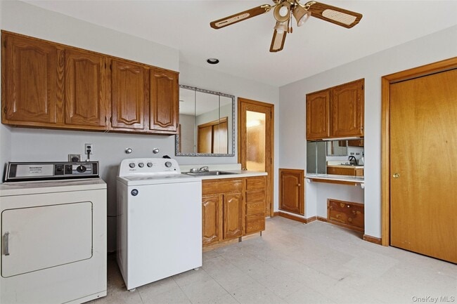 Building Photo - 27 Allapartus Cir