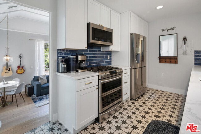 Building Photo - 2059 Laurel Canyon Blvd