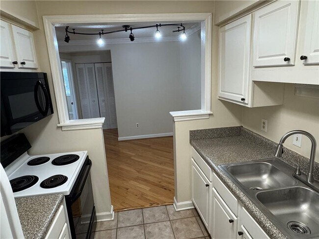 Building Photo - 5005 Wingate Way