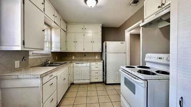 Building Photo - 3414 27th St