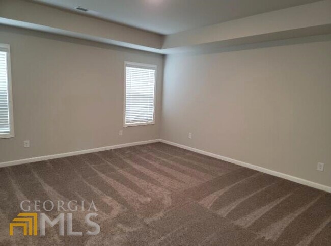 Building Photo - 275 S Ridge
