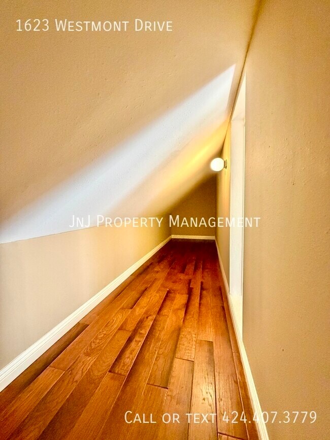 Building Photo - 1623 Westmont Dr