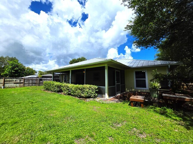 Building Photo - 6707 Coquina Ave