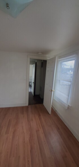 Building Photo - 18 Main St