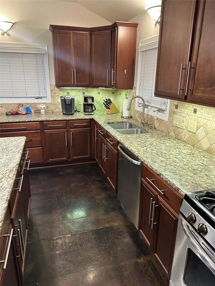 Building Photo - 12011 Dove Haven Dr