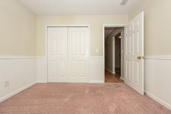 Building Photo - 190 Dillion Dr