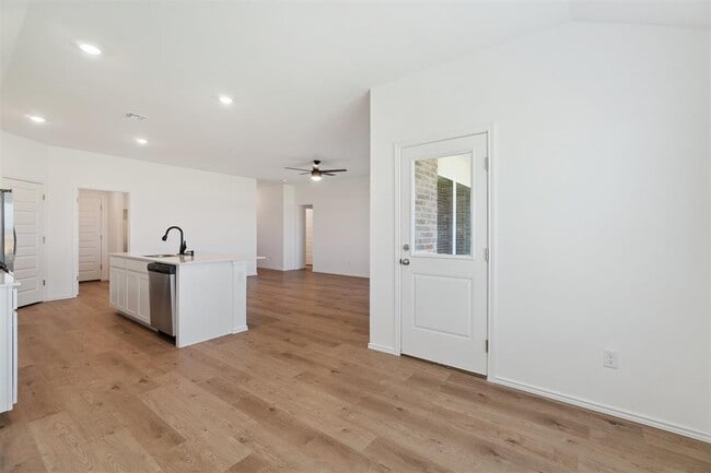 Building Photo - 5925 Bradford Pear Ln
