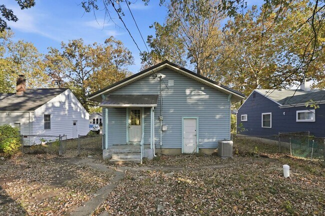 Building Photo - New 2 bedroom house listing!