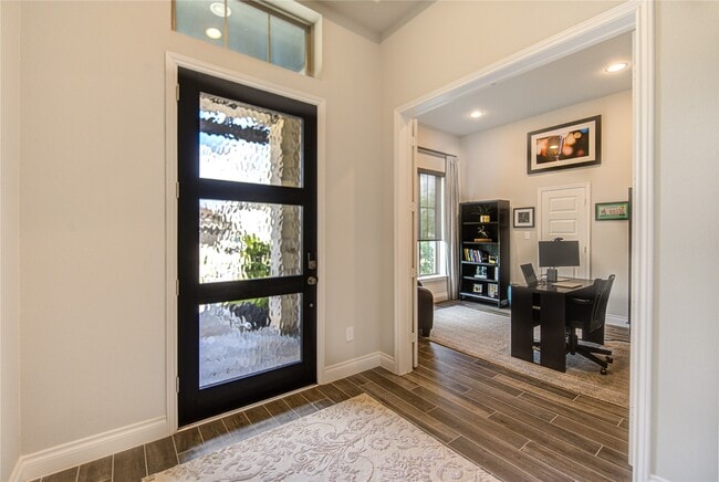 Building Photo - 1930 Creekwood Cv