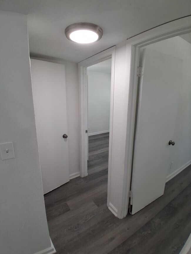 Building Photo - 401 SW 13th Pl