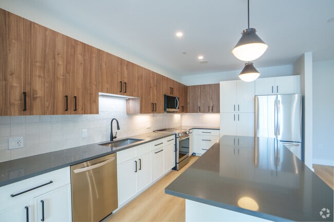 Interior Photo - 100 Plank