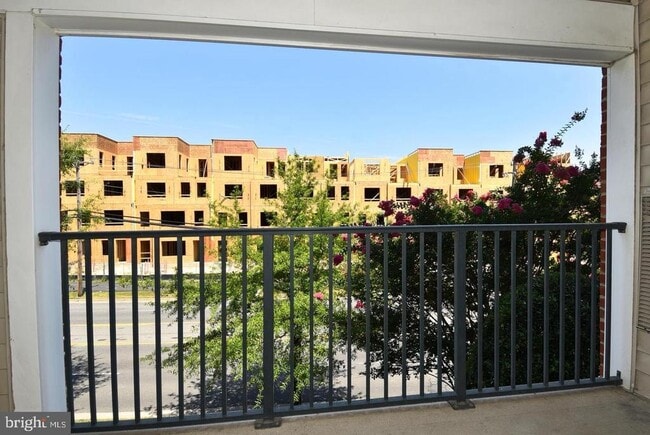 Building Photo - 4850 Eisenhower Ave