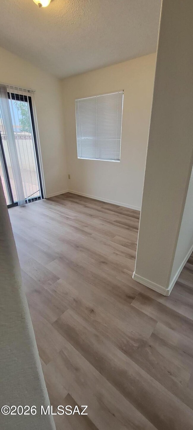 Building Photo - 6000 S Wood Crest Dr