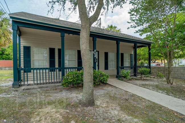 Building Photo - Newly renovated 3-bedroom, 2-bathroom home...