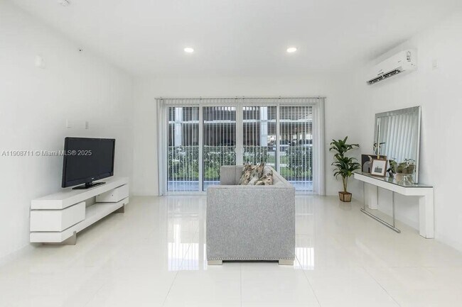 Building Photo - 25850 SW 140th Ct