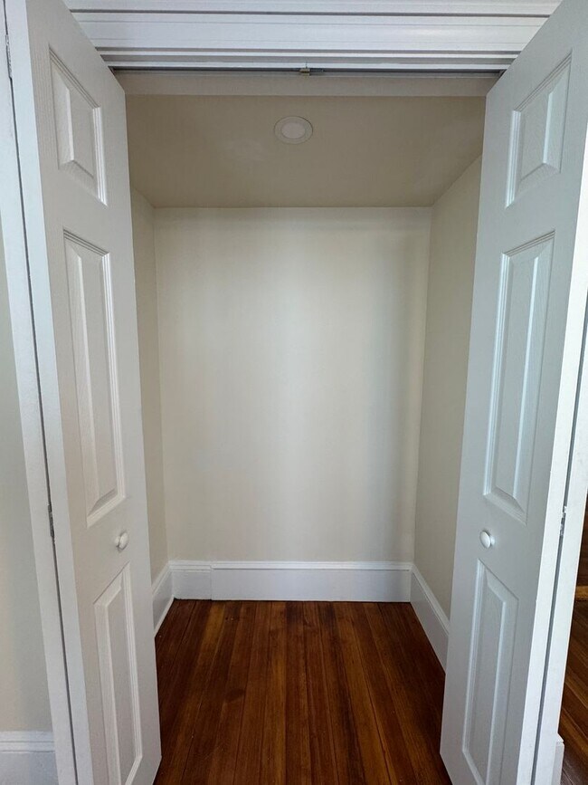 Building Photo - Single Family in Allston Near BU - Available 9/1/2026