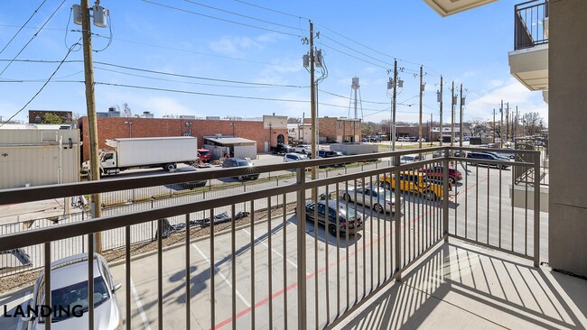 Building Photo - 108 N US Hwy 377