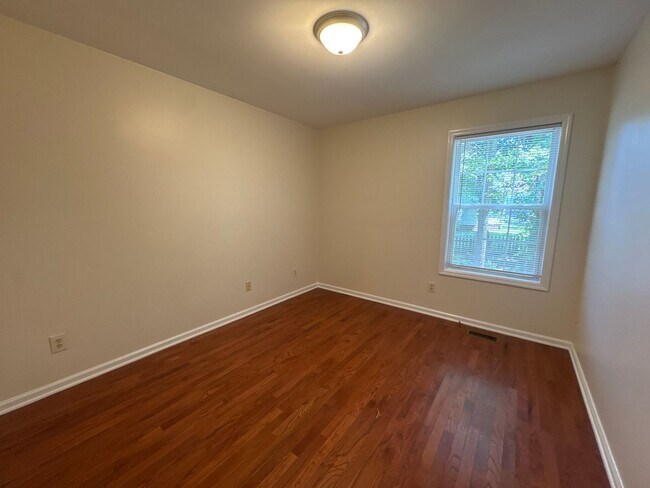 Building Photo - Charming 3BR Home with Bonus Room, Fenced Backyard & Quiet Cul-de-Sac Location