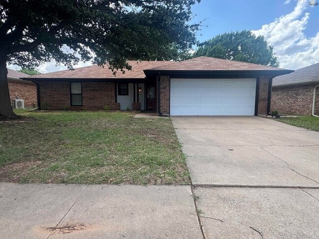 Building Photo - 2113 Selma Dr