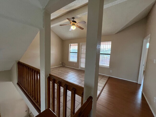 Building Photo - Incredible 4 bedroom, 2 1/2 bath home in East El Paso!!