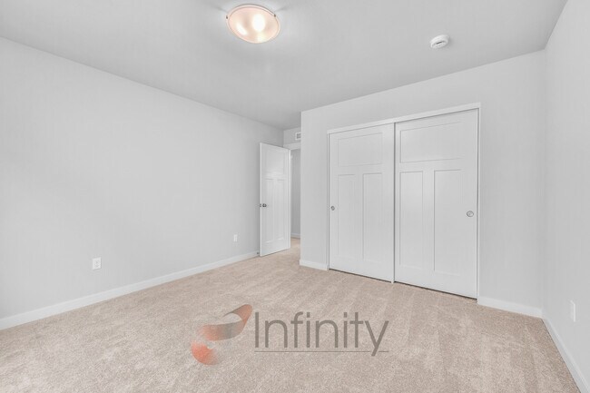 Building Photo - 8943 SW Vermillion Dr