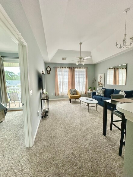 Building Photo - 1286 River Oaks Dr