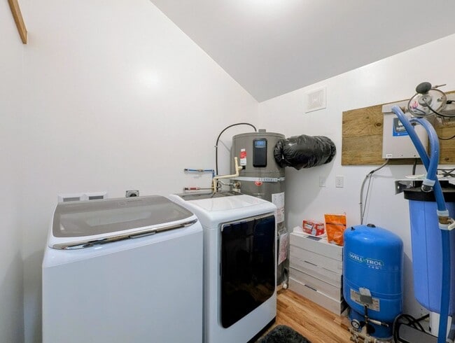 Building Photo - 2Bd/.75Ba Monroe House