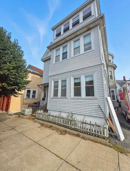 Building Photo - 547 Broadway