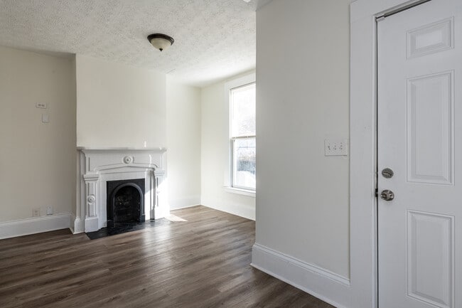 Building Photo - 404 Paines Ave NW