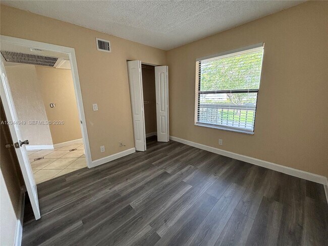 Building Photo - 21909 Lake Forest Cir