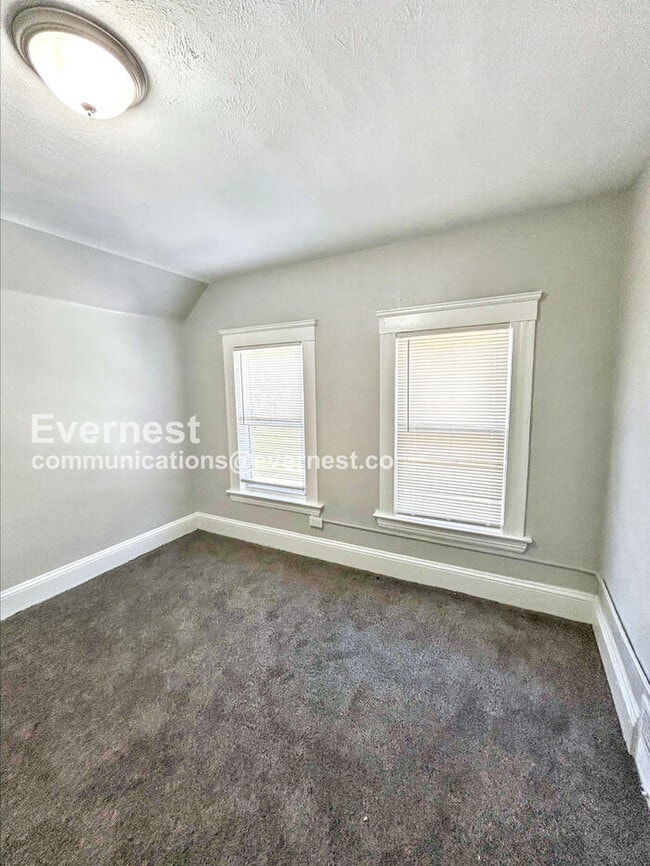 Building Photo - 8002 Bellevue Ave