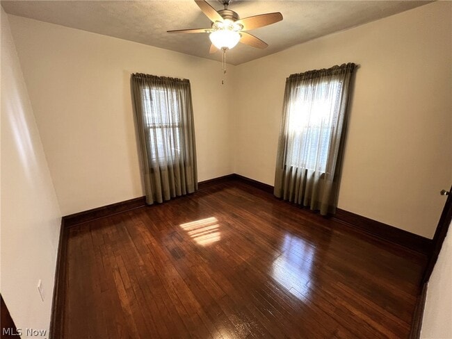 Building Photo - 982 Dan St