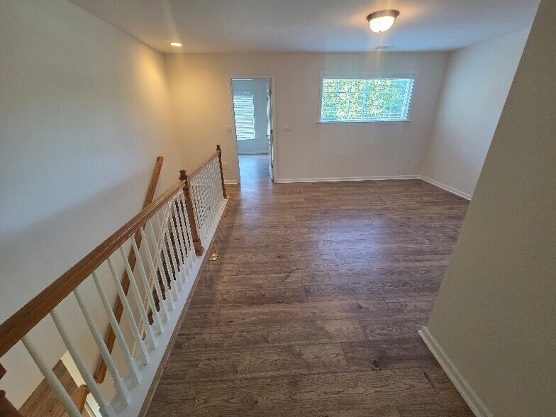 Building Photo - 418 Rosemeade Ct