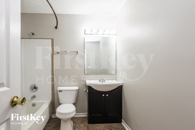Building Photo - 4333 Phoenix Dr