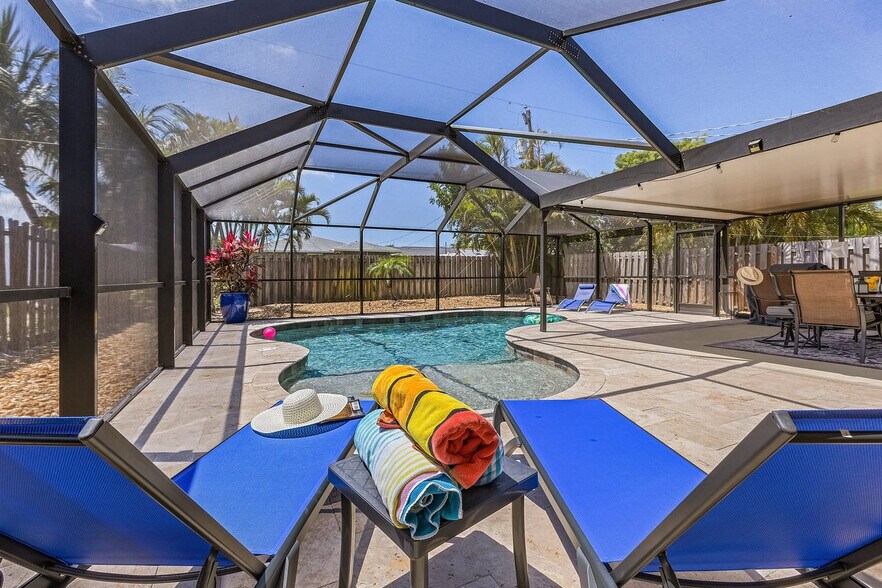 Building Photo - 660 100th Ave N