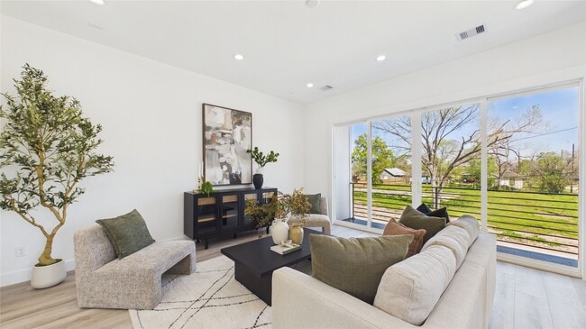 Building Photo - 2417 Harrington St