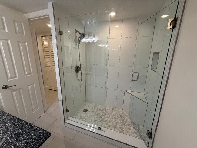 Building Photo - 8901 N New River Canal Rd