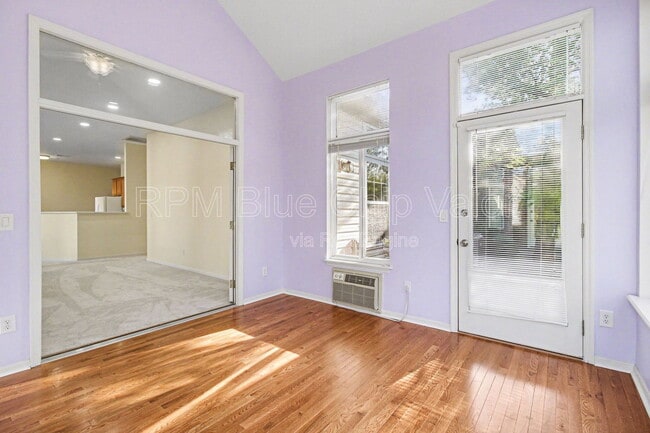 Building Photo - 3795 Brantford Way