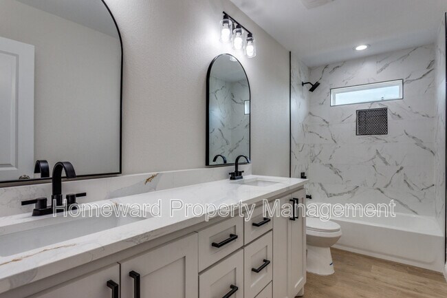 Building Photo - 8004 Julie Ave