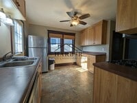 Building Photo - Charming single family home with beautiful...