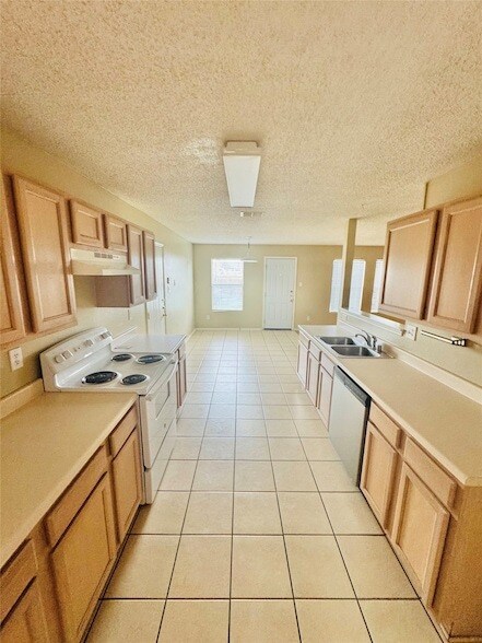 Building Photo - 1728 Chesterwood Dr