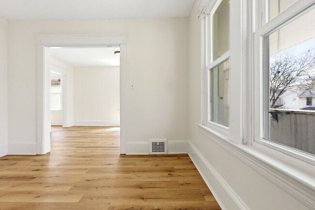 Building Photo - 2935 E 121st St