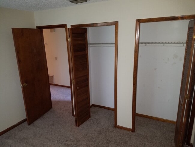 Building Photo - $1450 - 3/2/1 - MOVE IN SPECIAL  - Upstair...