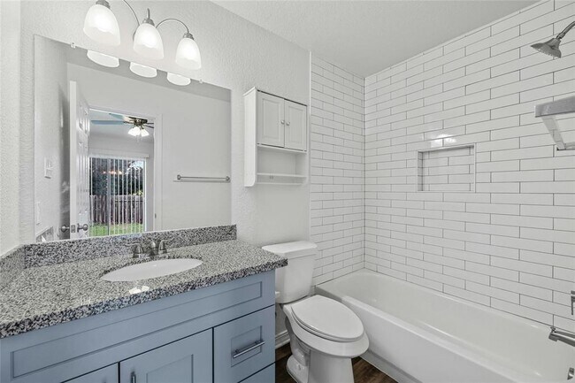 Building Photo - 502 Rockmoor Dr