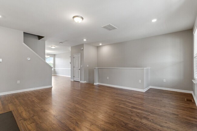 Building Photo - Spacious 4 Bedroom Townhome in Wake Forest!