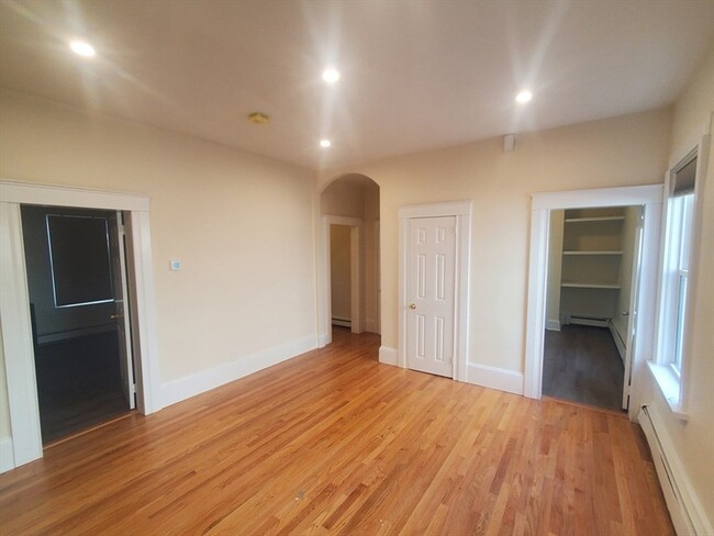 Building Photo - 586 Freeport St