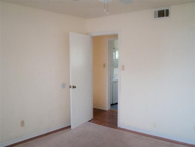 Building Photo - 1745 Wooten Park Dr