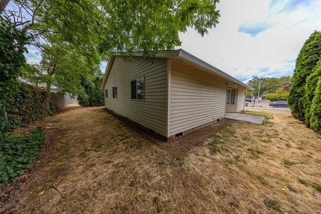 Building Photo - One Level Ranch Home - Three Bedrooms - Updated in 2024