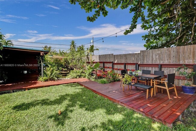Building Photo - 7245 S Waterway Dr