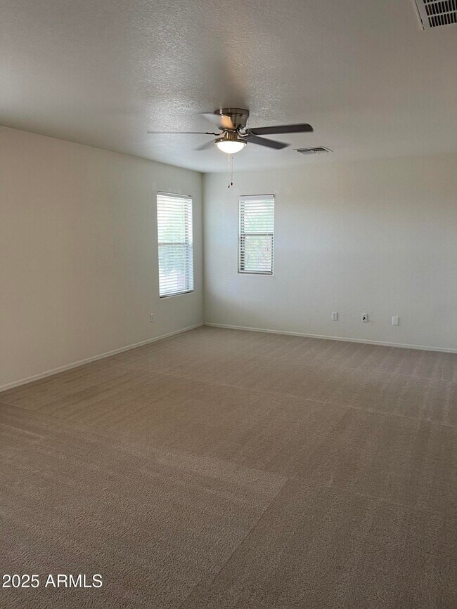 Building Photo - 800 E Cowboy Cove Trail